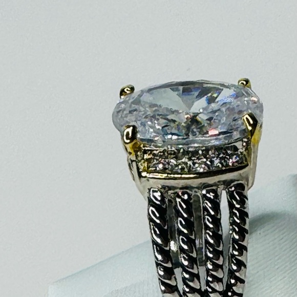 TWO TONE RING 10 CARAT SIMULATED CENTER STONE - Picture 6 of 9